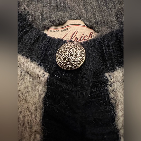 Vintage WOOLRICH Women’s Fair isle Nordic Wool Sweater Silver Button Blue USA - Picture 5 of 8